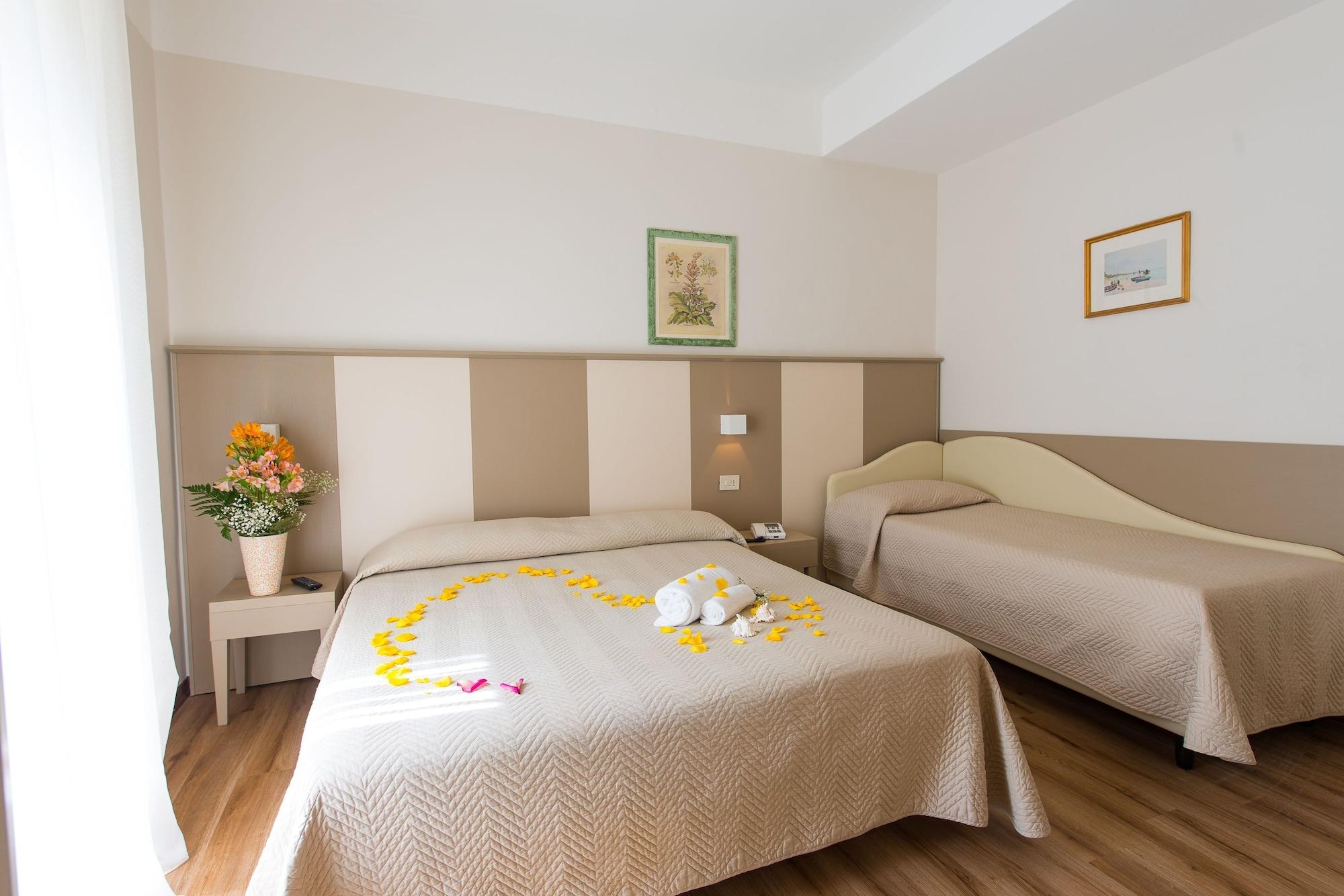 Hotel Giulietta Riccione Esterno foto