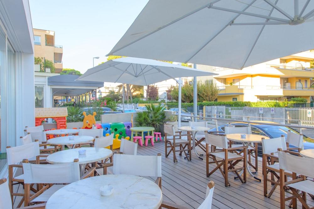 Hotel Giulietta Riccione Esterno foto