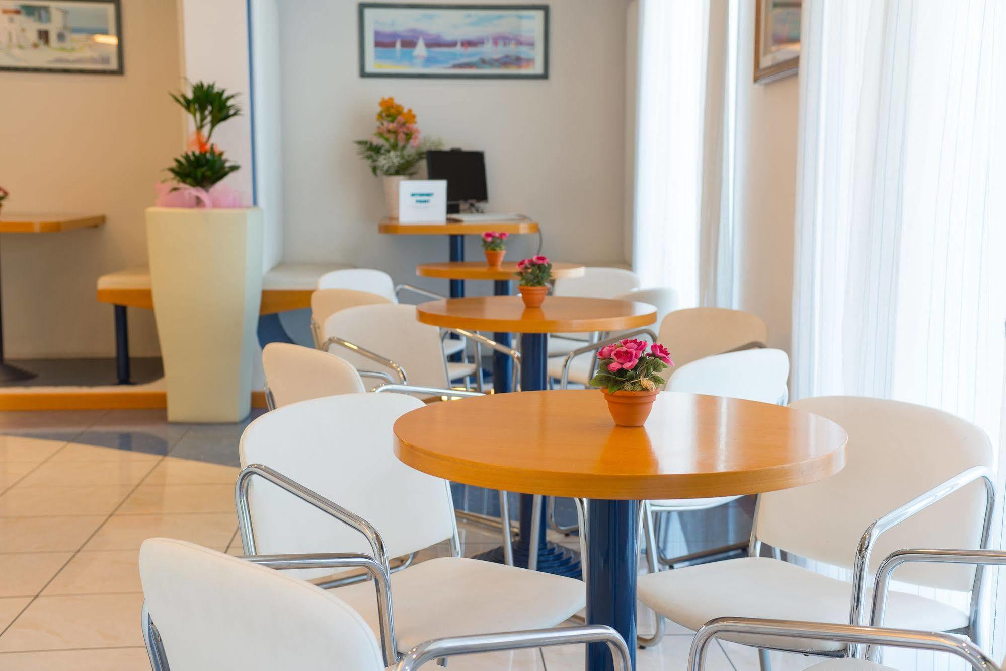 Hotel Giulietta Riccione Esterno foto