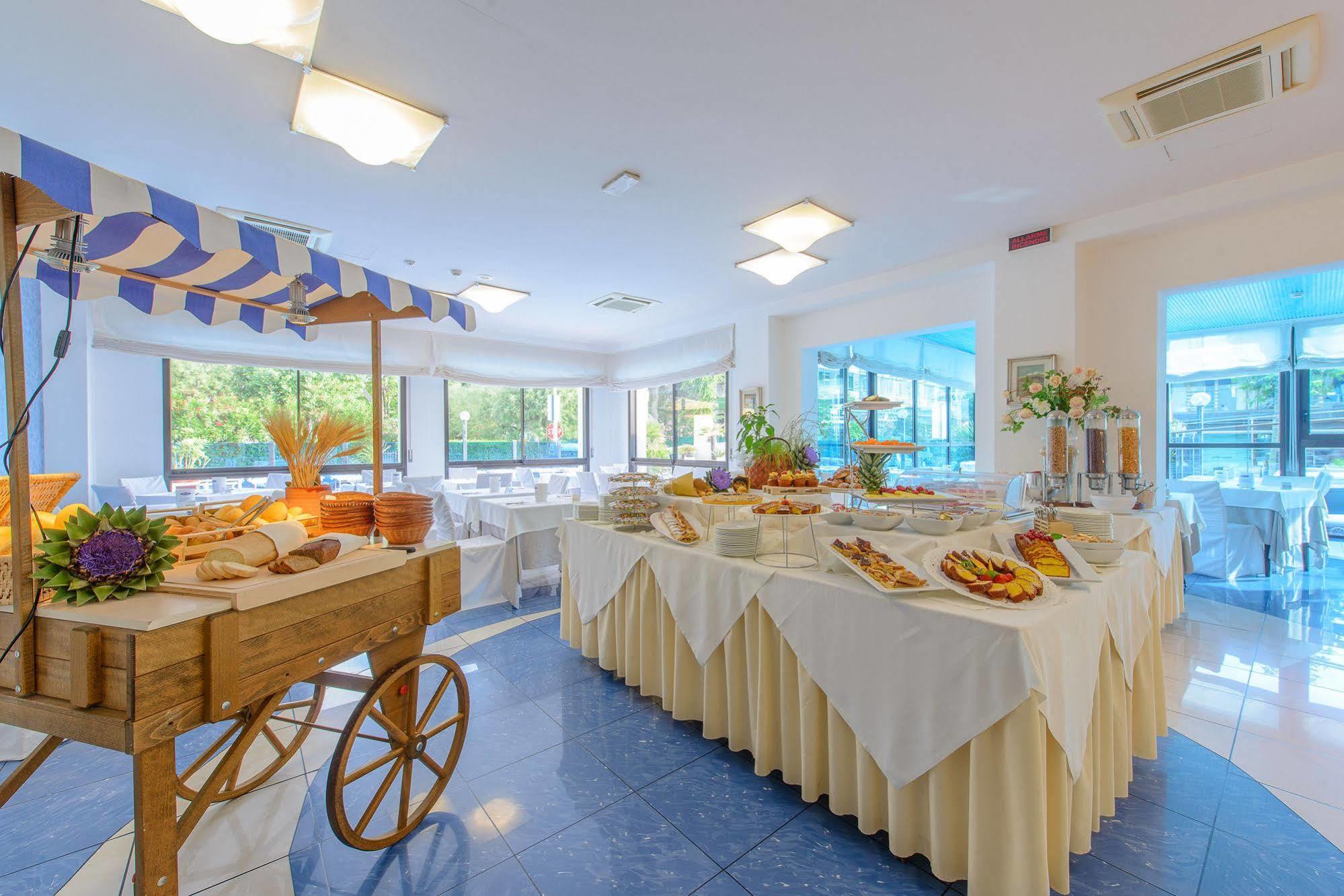 Hotel Giulietta Riccione Esterno foto